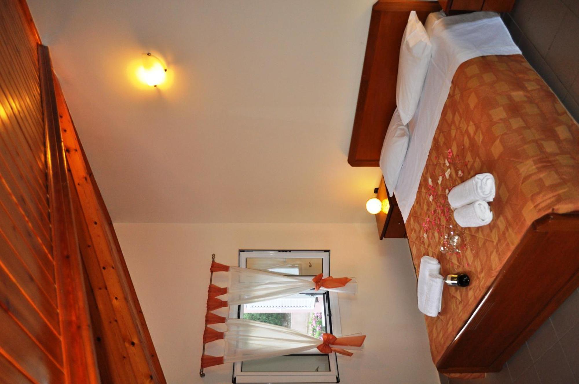 Mari-Christi Apartments Poros  Habitación foto
